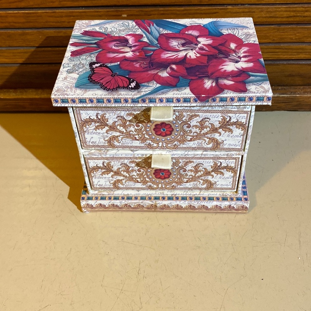 Punch Studio small soap box. Missing the soap.